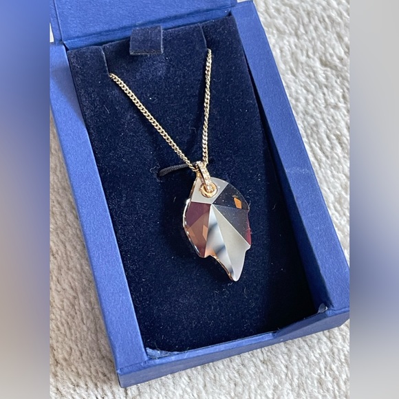 Swarovski leaf pendant - Picture 4 of 13